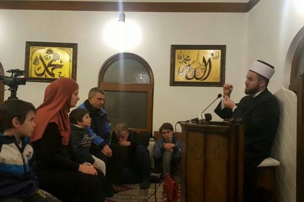 U Novom Pazaru cijela porodica Novakovic prihvatila islam (FOTO)