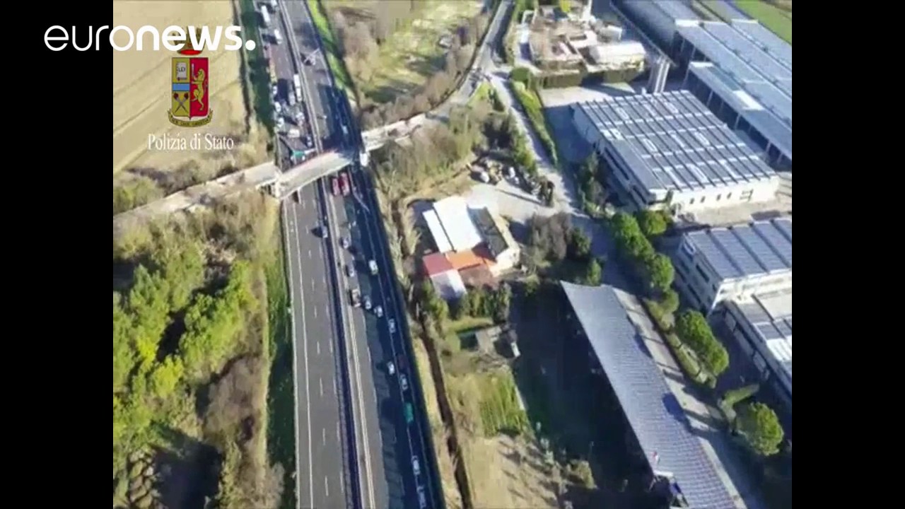 STRAŠNO: Srušio se most na autoputu,dvije osobe poginule(VIDEO)