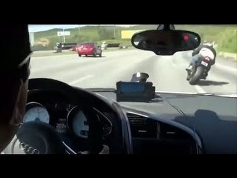[VIDEO] Vozio se autoputem u svom skupocjenom Audiju R8, a onda su ga izazvala dva bajkera. Ono što je uslijedilo držaće vas na ivici vaše stolice!