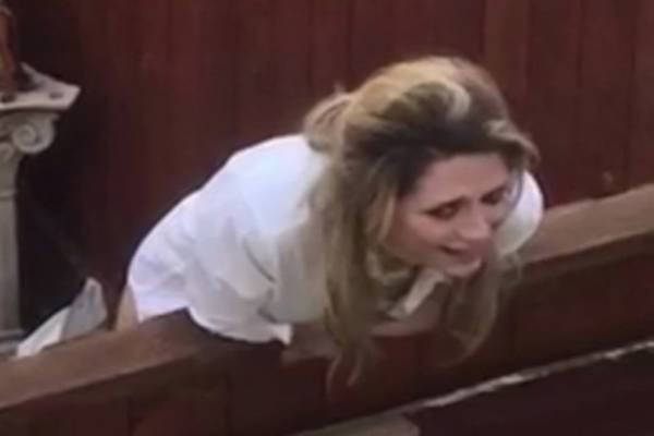 TUŽNE SCENE: Objavljen snimak poznate glumice dok je vrištala s terase, komšije se uplašile (VIDEO)