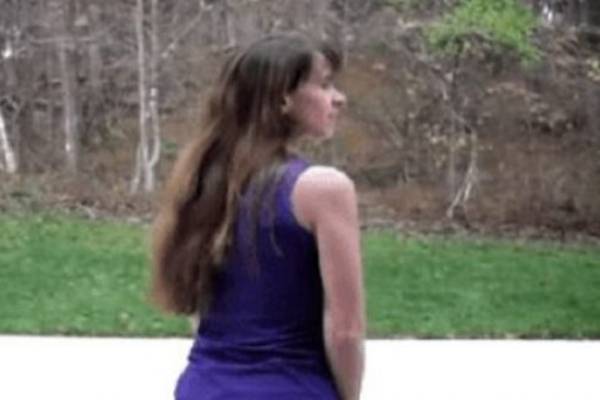 Svakog dana ova žena izlazi u dvorište i doziva nekoga, nećete vjerovati šta se zapravo dešava (VIDEO)