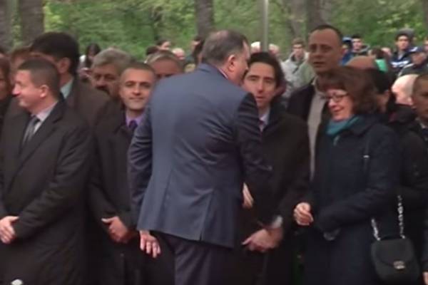 Video / Pogledajte trenutak kad je Dodik odbio da se rukuje s ambasadoricom Cormack