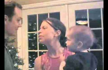 Tata je poljubio mamu, a ono što je ovaj dječak onda uradio će vas nasmijati do suza (VIDEO)