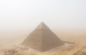 CIJELI SVIJET DIJELI OVAJ SNIMAK: Pogledajte šta se nalazi na vrhu piramida!