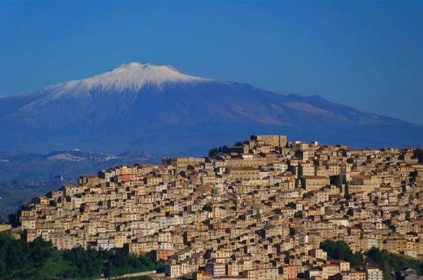 ZVUČI BIZARNO ALI JE ISTINITO: Jedan predivan planinski gradić u Italiji deli kuće i to POTPUNO besplatno! Evo kako da i vi dobijete jednu
