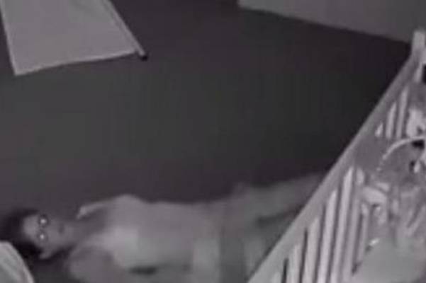 Otac tajno snimao bebinu sobu, kada je vidio šta majka radi, srušio se! (VIDEO)