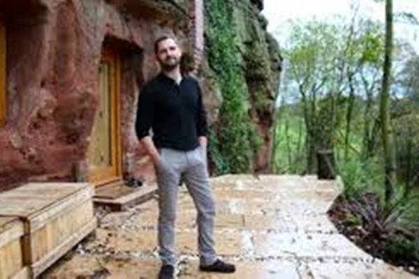 Ovaj čovjek je napravio kuću u 700 godina staroj pećini. Kada vidite unutrašnjost, ostat ćete bez teksta!