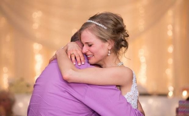 Nevjesta u suzama: Prvi svadbeni ples nije odigrala s mužem, već s nekim mnogo važnijim