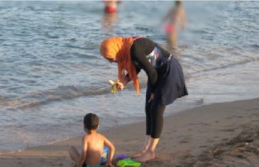 Savjet za muslimane po pitanju odlaska na more i ‘halal’ plaže … gdje idu pokrivene muslimanke: (Video)