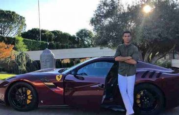Zavirite u garažu Kristijana Ronalda: Portugalac se pohvalio novom mašinom…