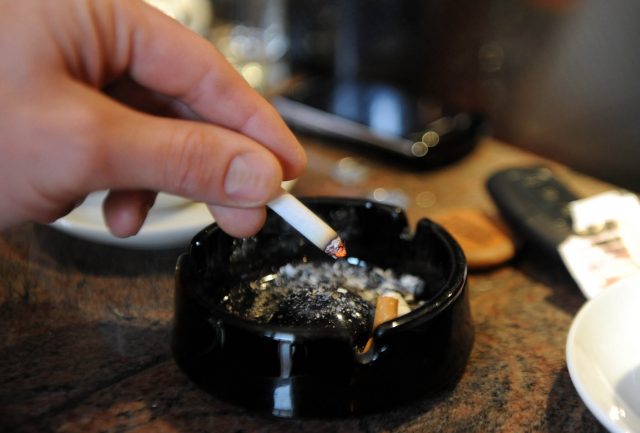Šta donosi novi zakon: Pušenje će biti zabranjeno u kafanama, na koncertima, utakmicama…