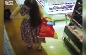 (VIDEO) MISLILA JE DA JE NIKO NE GLEDA: Djevojka ušetala u prodavnicu, uzela parfem, a onda uradila nešto