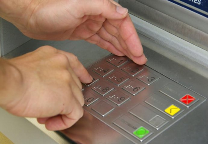 Ako vidite da bankomat izgleda OVAKO: NIPOŠTO NE UBACUJTE KARTICU i ne dižite novac!