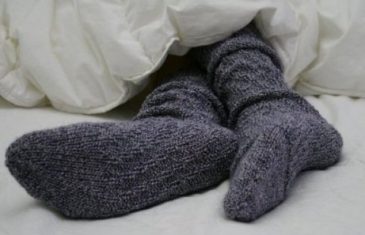 NIJE SVEJEDNO: Znate li što se događa u tijelu kada spavate u čarapama?