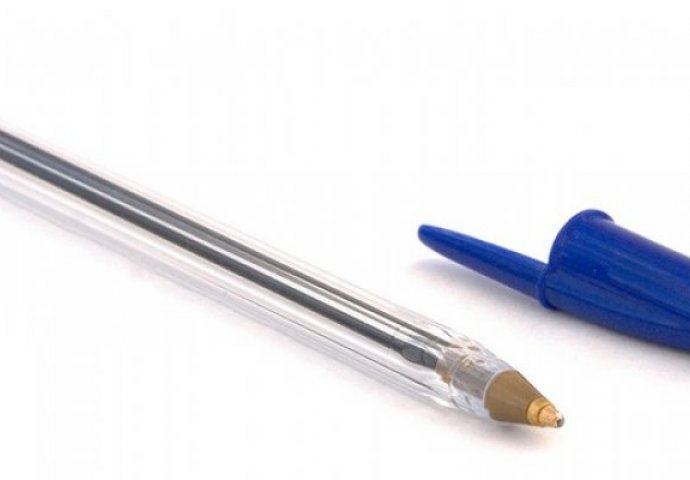 Da li znate zašto čep od hemijske olovke ima rupice na dnu?