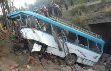 STRAVIČNA NESREĆA: Autobus sletio s litice, poginulo 38 putnika