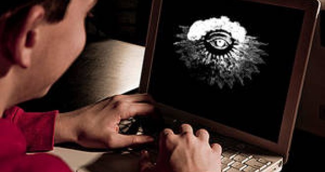 Prati li vas ‘veliki haker’?: Možda vas u ovom trenutku posmatra s kamere na laptopu, zaustavite ga!