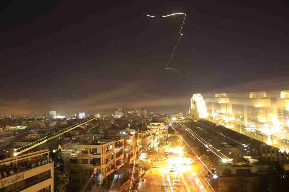 PRVI SNIMCI UDARA NA SIRIJU: Ovako je čitave noći treštalo nad Damaskom!