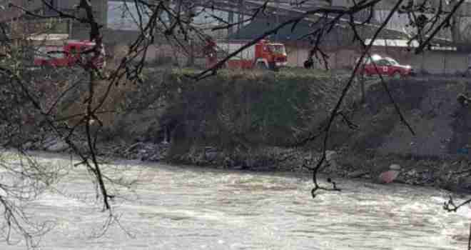 ISTRAŽNI TIMOVI NA LICU MJESTA: Izvučeno beživotno tijelo na sredini rijeke Bosne u centru Zenice