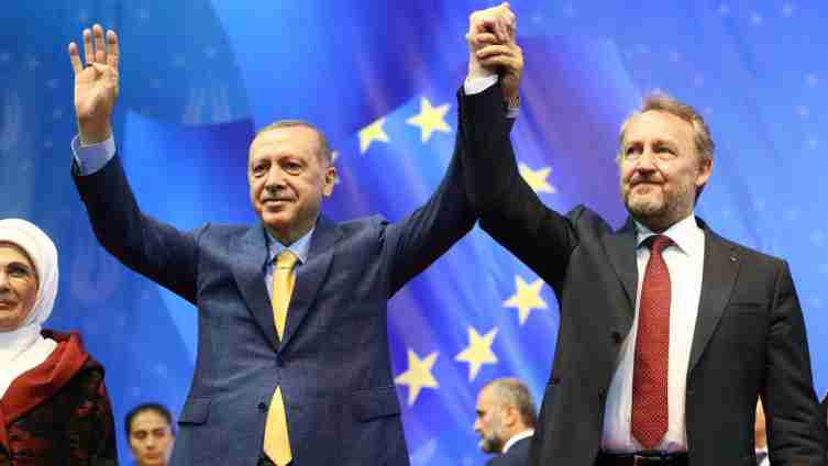 Skandalozan gest turskog predsjednika: Erdoan u Sarajevu s pozdravom Muslimanskog bratstva