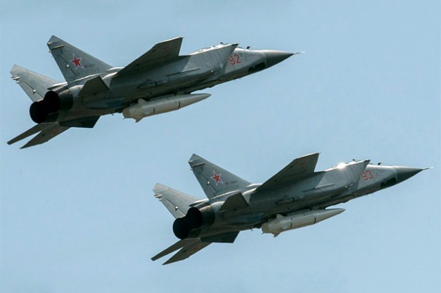 NUKLEARNI ARMAGEDON JE BLIZU: Rusiја vеć imа sprеmnih zа bоrbu dеsеt МiG-31 nаоružаnih “Kinžаlimа”