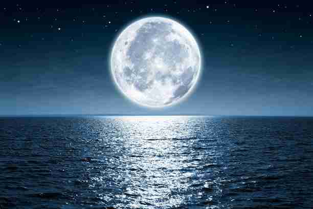 ŠOKANTNA TVRDNJA RAVNOZEMLJAŠA: Lažu nas, Mjesec nije toliko daleko ON JE TU SASVIM BLIZU, EVO KOLIKO