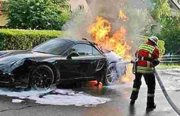 OBRAČUN U SARAJEVU: Luksuzni Porsche zapaljen, izgorila i Škoda…