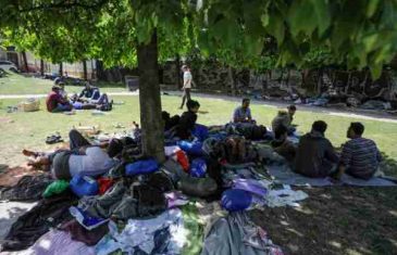 Migranti u šatorskom naselju usred Sarajeva: Spavaju u parku, vrše nuždu gdje stignu, šire se neugodni mirisi…