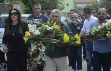 POMIRILI SE PRED DŽENAZU SINANA SAKIĆA: Dragana i Mile zajedno u Loznici!