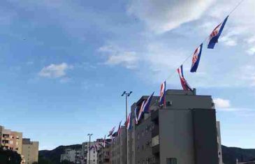 PROVOKACIJA U MOSTARU: Zastave tzv. Herceg-Bosne na vrhu Avenije