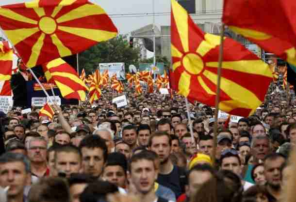 REFERENDUM PROPAO: Protivnici promjene imena Makedonije slave na ulicama, Zaev još vjeruje u pobjedu