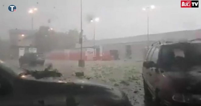 TORNADO NA CRNOGORSKOM PRIMORJU: Pijavica u Tivtu prevrtala avione od šest tona, Boka Kotorska kao bojno polje