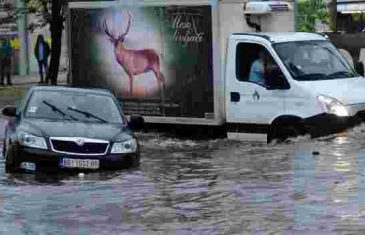 Pljusak, potop, kataklizma: Veliko nevrijeme u gradu, ulicama teku rijeke…