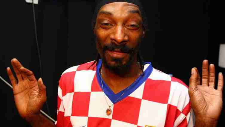 Snoop Dogg u dresu Hrvatske navijao za “Vatrene” i time izazvao lavinu komentara na društvenim mrežama