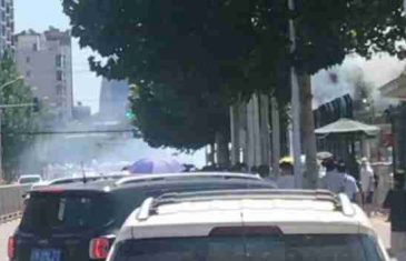Snažna eksplozija u blizini Ambasade SAD-a u Pekingu, policija zaustavila ženu koja se polijevala benzinom