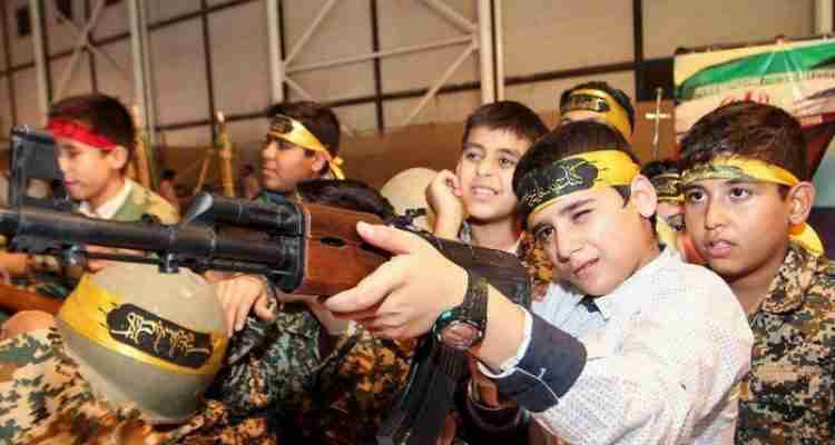 Šiijski vojni kampovi pripremaju sirijske dječake da budu topovsko meso u sektaškim ratovima iranskog režima