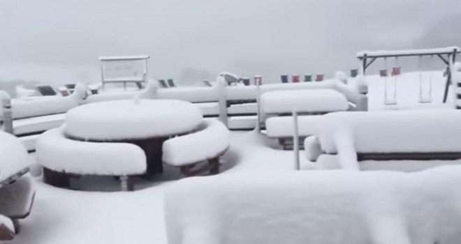 Zabijelile se Slovenija i Italija: Pao snijeg u augustu, očekuje se pola metra