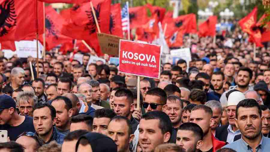 DOČEK KOJI NIJE OČEKIVAO NAKON GAZIVODA: Protesti u Prištini protiv Hashima Thacija, Albanci traže…