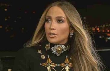 Nezgoda na nastupu: Jennifer Lopez htjela pružiti ruku fanovima pa pala na svoju slavnu za*njicu