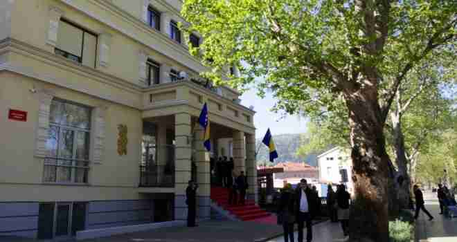 Komšić krenuo u prvu akciju: Zatvara ured člana Predsjedništva u Mostaru i pretvara ga u…
