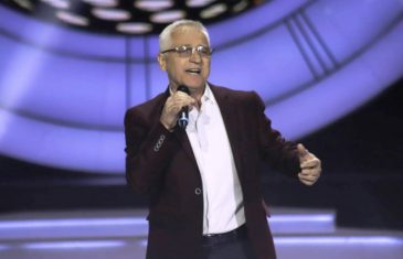 Milenko Pavlović oduševio nastupom u emisiji ‘Nikad nije kasno’ Radnim danima vodi skupštinu, a vikendom je muzička zvijezda