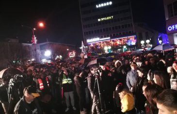 Okončana drama na Trgu Krajine: Specijalci se povukli, ostali pripadnici PU Banja Luka