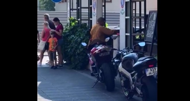 Ko su (lažni) budistički monasi na ulicama Sarajeva: Ima ih svuda po Evropi, presreću ljude, uzimaju novac… Pogledajte!