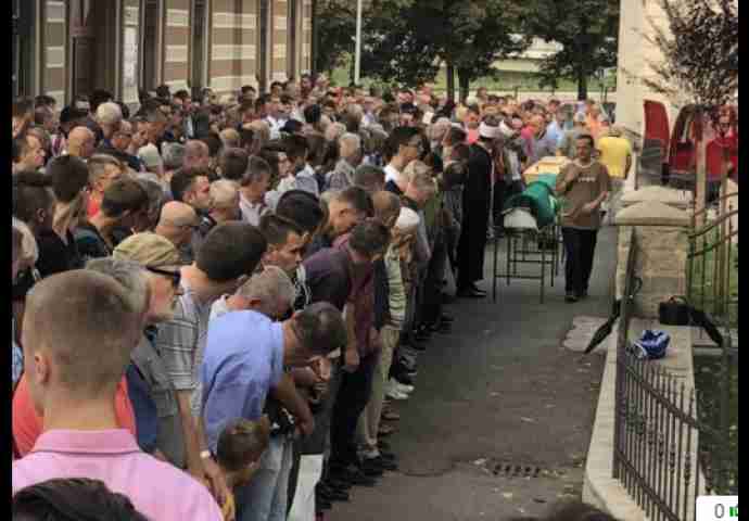 ZENICA ZAVIJENA U CRNO:Danas je i nebo plakalo! Održana dženaza djevojčici koja je pala s balkona!