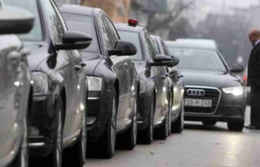 ŠTA VOZE POLITIČARI: Pogledajte zastrašujući snimak vožnje službenih automobila po bh. cestama (VIDEO)