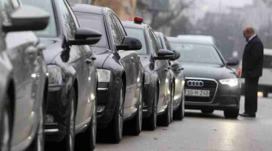 ŠTA VOZE POLITIČARI: Pogledajte zastrašujući snimak vožnje službenih automobila po bh. cestama (VIDEO)