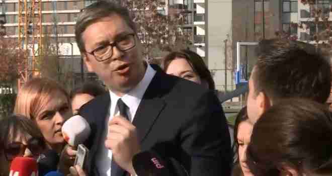 BAHATI PREDSJEDNIK SRBIJE NE PREZA NI OD ČEGA: Pogledajte kako je Vučić namjerno, pred kamerama, osramotio novinarku TV Pinka