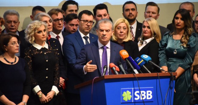 RIJEČ EKSPERTA: Može li SBB tužiti i tražiti nadoknadu od Damira Arnauta i Jasne Duraković?