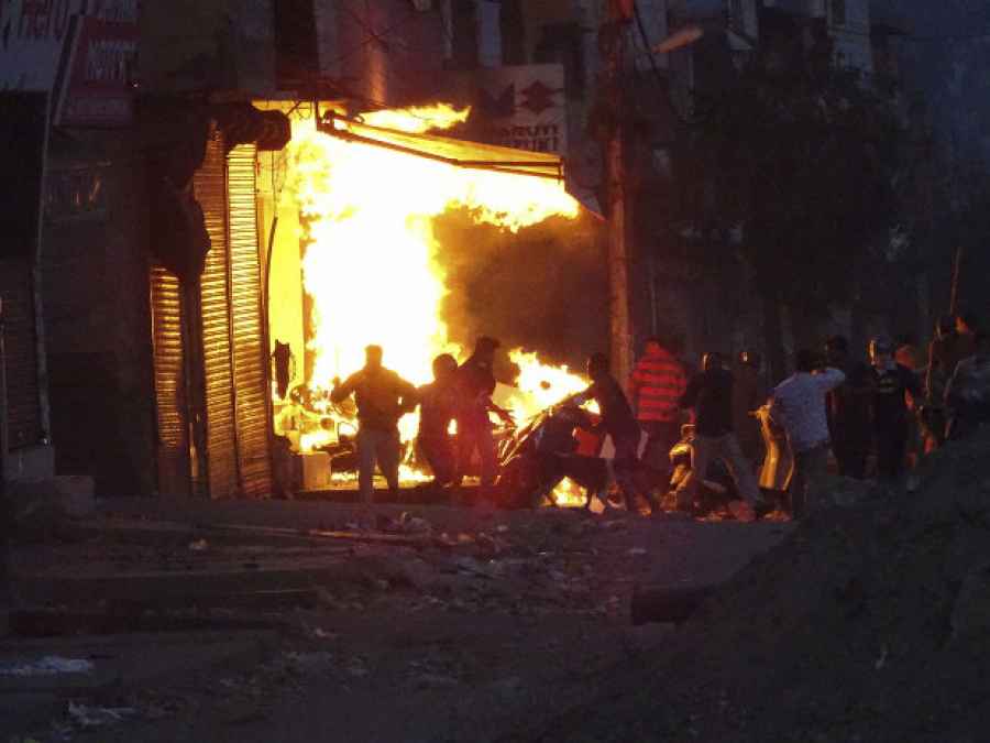 UŽASNI SNIMCI OBIŠLI SVIJET: U brutalnom napadu zapaljena džamija, pogledajte kako rulja zlostavlja muslimane… (UZNEMIRUJUĆI SADRŽAJ)