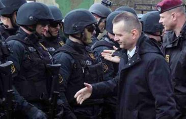 RADOVANOVIĆ U CENTRU SKANDALA, LUKAČEVA POLICIJA GA PRIVELA U POLICIJSKU STANICU: „Prvi sam kažnjen zbog širenja panike i nereda”! (FOTO)